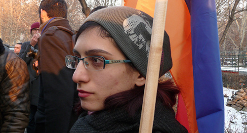 Участница протестных выступлений в Ереване. Фото Армине Мартиросян для "Кавказского узла"