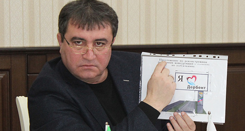 Мавсум Рагимов на рабочем совещании. Фото: http://www.derbent.ru/novyy_razdel/IMG_2512.JPG
