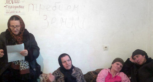 Участники голодовки в селе Шушия Новолакского района Дагестана. Фото: Гусейн Джахбаров