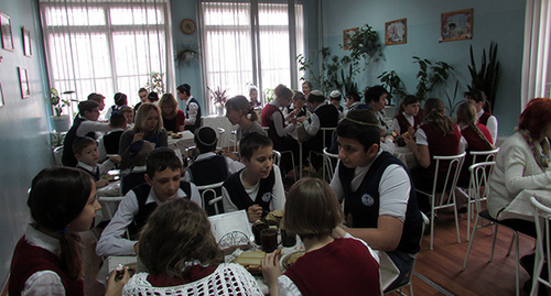 В школе «Ор Авнер» бесплатное трехразовое питание для учеников и учителей. Фото Вячеслава Ященко