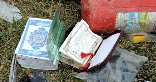 Исламская литература, изъятая сотрудниками силовых структур во время спецоперации. Фото http://nac.gov.ru/