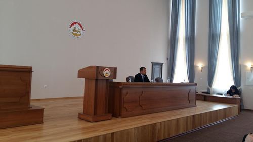Президиум несостоявшейся сессии парламента в Южной Осетии, 16 апреля 2015 год. Фото Арсена Козаева для "Кавказского узла"
