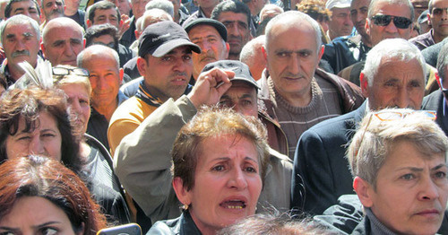 Акция протеста бывших сотрудников завода "Наирит". Ереван, 17 апреля 2015 г. Фото Тиграна Петросяна для "Кавказского узла"