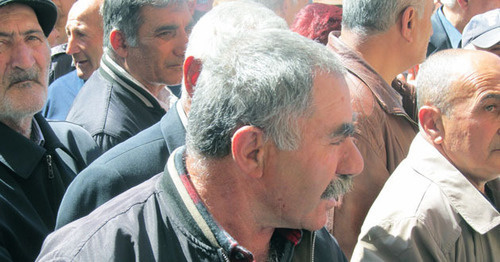 Экс-сотрудники завода "Наирит" протестуют перед зданием правительства. Ереван, 17 апреля 2015 г. Фото Тиграна Петросяна для "Кавказского узла"
