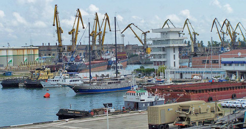 Морской порт Поти. Фото: Nc tech3 https://ru.wikipedia.org/