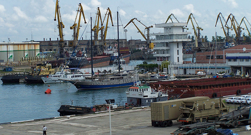 Порт Поти. Фото: https://ru.wikipedia.org/wiki/%CF%EE%F2%E8#/media/File:POTI.JPG