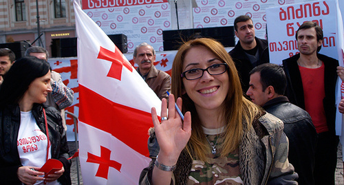 Девушка на митинге в Тбилиси. апрель 2015. Фото Беслана Кмузова для "Кавказского узла"
