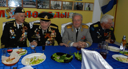 Ветераны в кафе "Боцман". Фото Татьяны Филимоновой для "Кавказского узла"