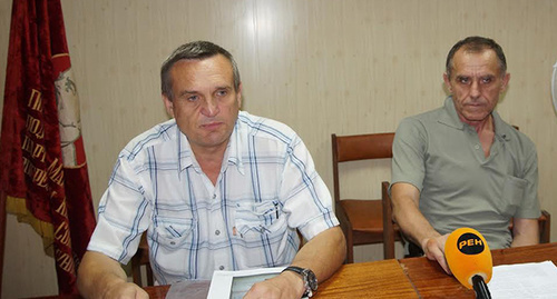Игорь Сискевич (справа) и лидер местных коммунистов Игорь Васильев (слева), август 2014 года. Фото Светланы Кравченко для "Кавказского узла"