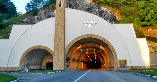 Гимринский тоннель. Унцукульский район Дагестана. Фото: Магомед Пирбудагов http://www.odnoselchane.ru/