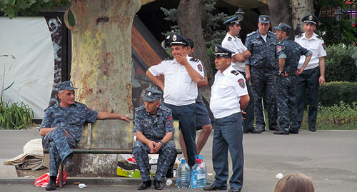 Полицейские на площади Свободы в Ереване 7 июля 2915 года. Фото Армине Мартиросян для "Кавказского узла". 