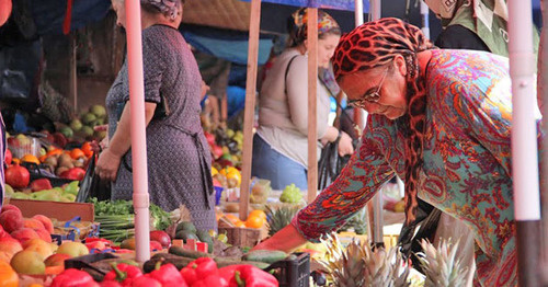 Республиканский рынок Беркат в Грозном в канун празднования Ураза-Байрам. 16 июля 2015 г. Фото Магомеда Магомедова для "Кавказского узла"