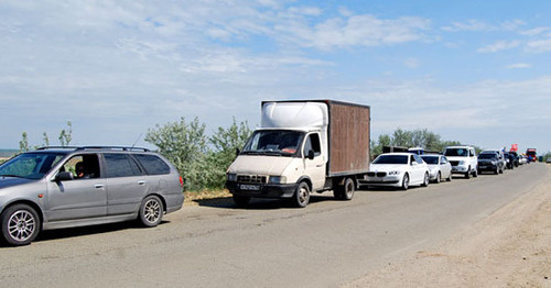 Очередь из машин на Керченской переправе. Фото Ильяса Богатырева для "Кавказского узла"