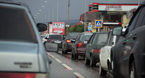 Поток автомобилей в Грозном. Фото Магомеда Мегомедова для "Кавказского узла"