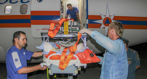 Подготовка к транспортировке раненого. Фото: http://www.mchs.gov.ru/dop/info/smi/news/item/4753792/
