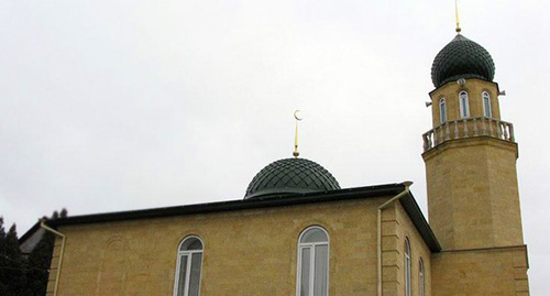 Мечеть в Хасавюрте. Фото: Эльдар Расулов, http://www.odnoselchane.ru/?page=photos_of_category&sect=66&pg=4&com=photogallery