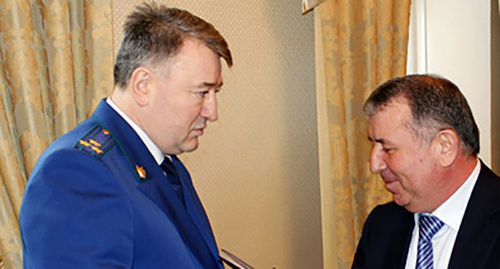 Магомед Оруджев (слева). Фото: http://dagpravda.ru/rubriki/politika/14632/