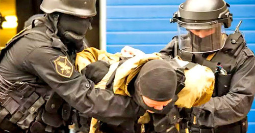 Сотрудники силовых структур во время спецоперации. Фото http://nac.gov.ru/