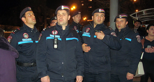 Сотрудники полиции в Ереване 25.02.106. Фото Тиграна Петросяна для "Кавказского узла"