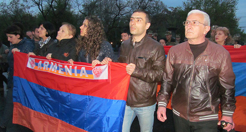 Участники шествие в память о погибших в Нагорном Карабахе в Ереване. Фото Тиграна Петросяна для "Кавказского узла"