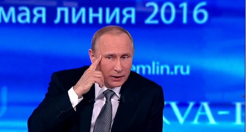 Владимир Путин во время прямой линии 14 апреля 2016 года. Скриншот с трансляции на YouTube.com