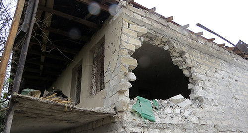 Повреждённый дом в Мартакерте. Фото Алвард Григорян для "Кавказского узла"