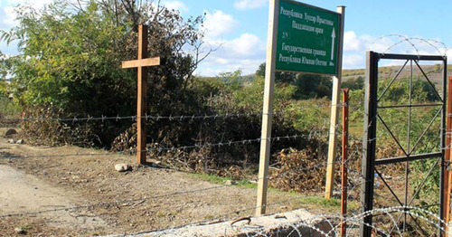 Колючая проволока на границе Грузии и Южной Осетии. Фото: RFE/RL