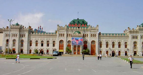 Здание бакинского железнодорожного вокзала. Фото пользователя kobbe http://wikimapia.org/
