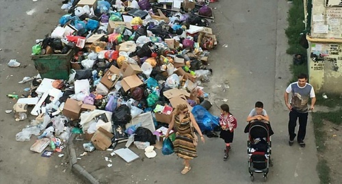 Свалка на проспекте Гамидова в Махачкале. Фото: facebook.com/groups/hororcity