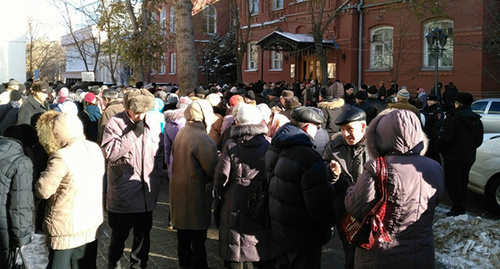 Астраханцы вышли на митинг к стенам регионального парламента
Фото : http://kaspyinfo.ru/astrahancy-vyshli-na-miting-k-stenam-regionalnogo-parlamenta/
© kaspyinfo.ru