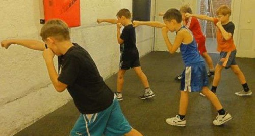Тренировка. Фото: http://ungato.net/khobbi/sport-i-otdykh/trenirovki-po-boksu-i-kikboksingu-dlya-detej-20203.html