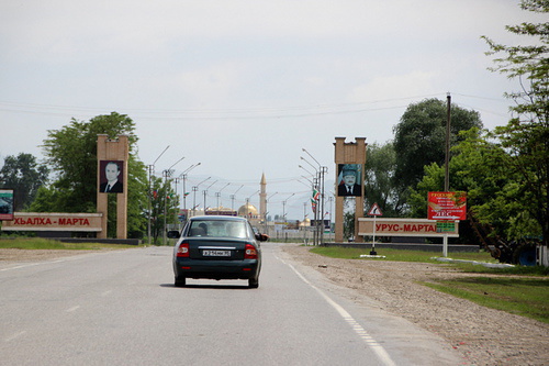 Въезд в город Урус-Мартан. Фото Магомеда Магомедова для "Кавказского узла"