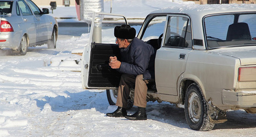 Таксист в Грозном. Фото Магомеда Магомедова для "Кавказского узла"