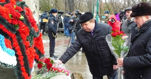 Траурные мероприятия, посвященные памяти жертв теракта в 1996 г. 9 января 2016 г. Фото www.riadagestan.ru