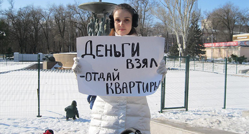 Дольщик жилищного комплекса "Европейский" на митинге.  Фото Константина Волгина для "Кавказского узла"