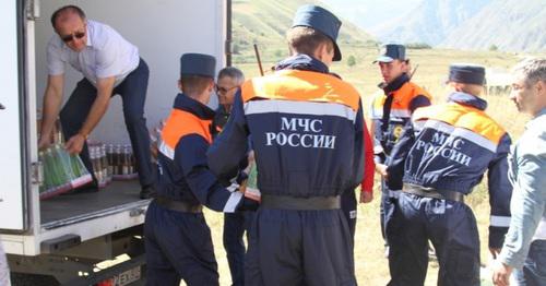 Доставка гуманитарной помощи в Эльбрусский район. Фото: МЧС России 