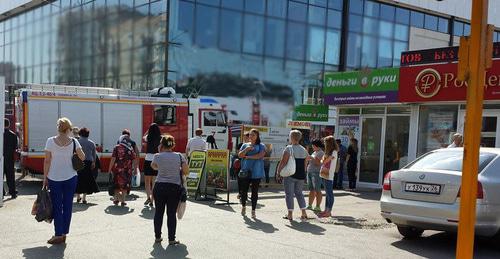 Люди возле торгового центра в Ставрополе. Фото: Даниил Бережной/Нетипичный Ставрополь