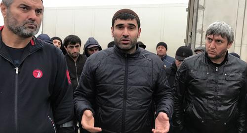 Водители потребовали извинений от таможенника оскорбившего дагестанцев Фото Патимат Махмудовой для "Кавказского узла"