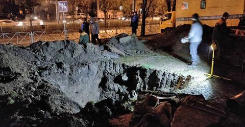 Устранение аварии на водопроводе. Фото Николая Плахова, Юга.ру