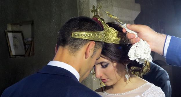 Венчание Тиграна Петросяна и Лилит Бирузян. Фото Алвард Григорян для "Кавказского узла".