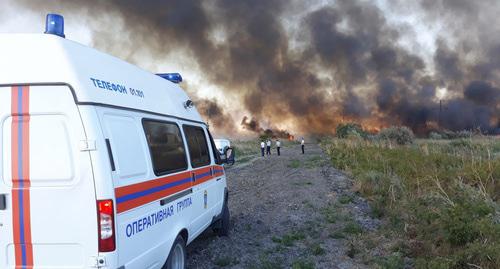 Загорание сухой растительности. Фото http://61.mchs.gov.ru/operationalpage/operational/item/7366461/