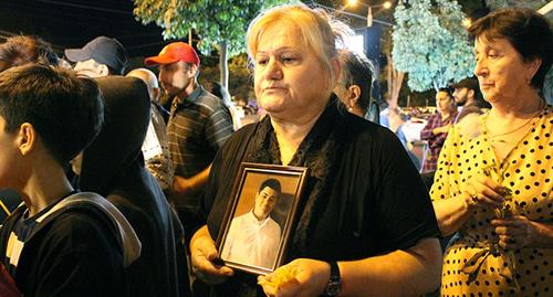 Мать убитого школьника Давида Саралидзе во время шествия. Тбилиси, 17 сентября 2018 г. Фото Инны Кукуджановой для "Кавказского узла"