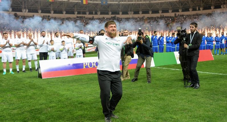 Рамзан Кадыров танцует на "Ахмат-Арене" REUTERS/Said Tsarnayev