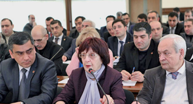 Очередная сессия Совета старейшин Еревана. Ереван, 19 марта 2013 г. Фото: http://www.yerevan.am/
