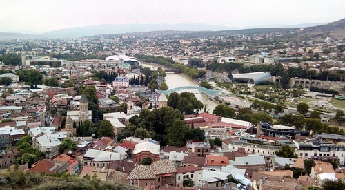 Вид на Тбилиси со смотровой площадки. Фото М. Кузнецовой для "Кавказского узла".