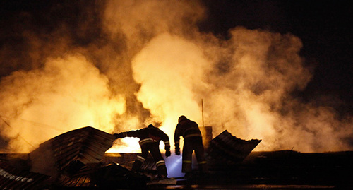 Тушение пожара. Фото Влада Александрова, Юга.ру