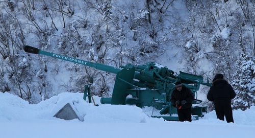 Принудительный спуск лавин на Транскаме. Фото: пресс-служба ГУ МЧС по Северной Осетии http://15.mchs.gov.ru/pressroom/news/item/7831735/