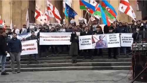 Акция протеста с требованием снести памятник Михаилу Авагяну в Тбилиси. 8 февраля 2019 года. Скриншот с видео. https://www.facebook.com/aliQmedia/videos/343223656527583/