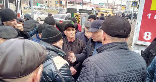 Протестующие водители махачкалинских маршруток. Махачкала, 27 февраля 2018 г. Фото Мурада Мурадова для "Кавказского узла"
