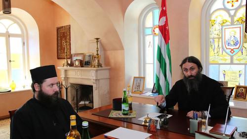 Заседание Совета Священной митрополии Абхазии 15 мая 2019 года, на котором было принято решение закрыть монастырь Новый Афон для посещений. Фото с официального сайта митрополии.